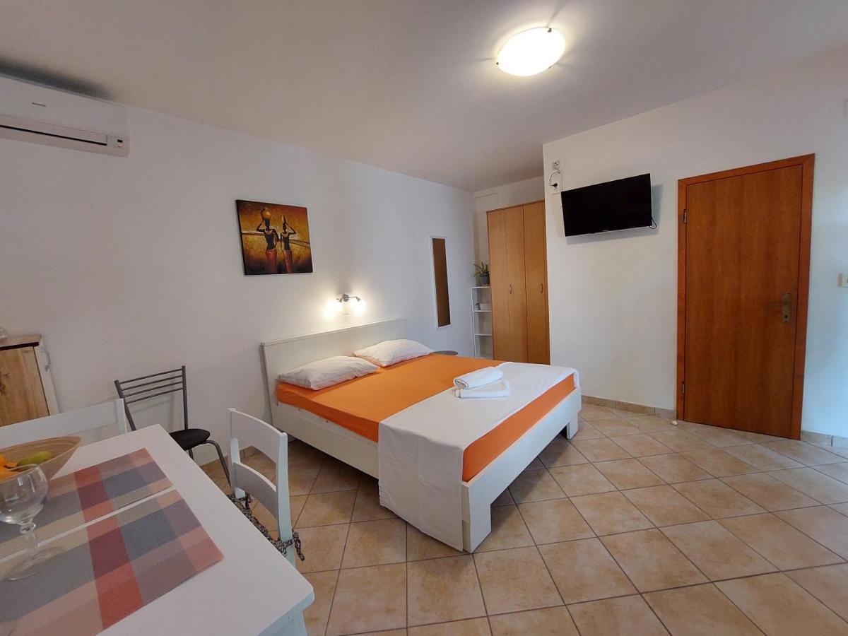 Apartments Nenad & Marija Pag Town Luaran gambar