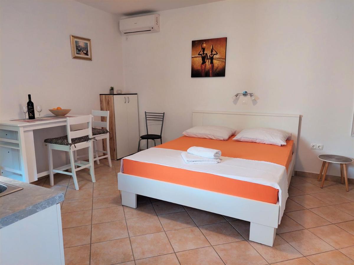 Apartments Nenad & Marija Pag Town Luaran gambar