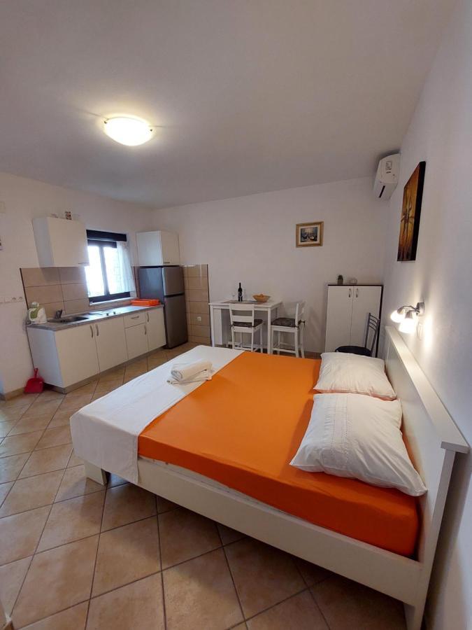 Apartments Nenad & Marija Pag Town Luaran gambar